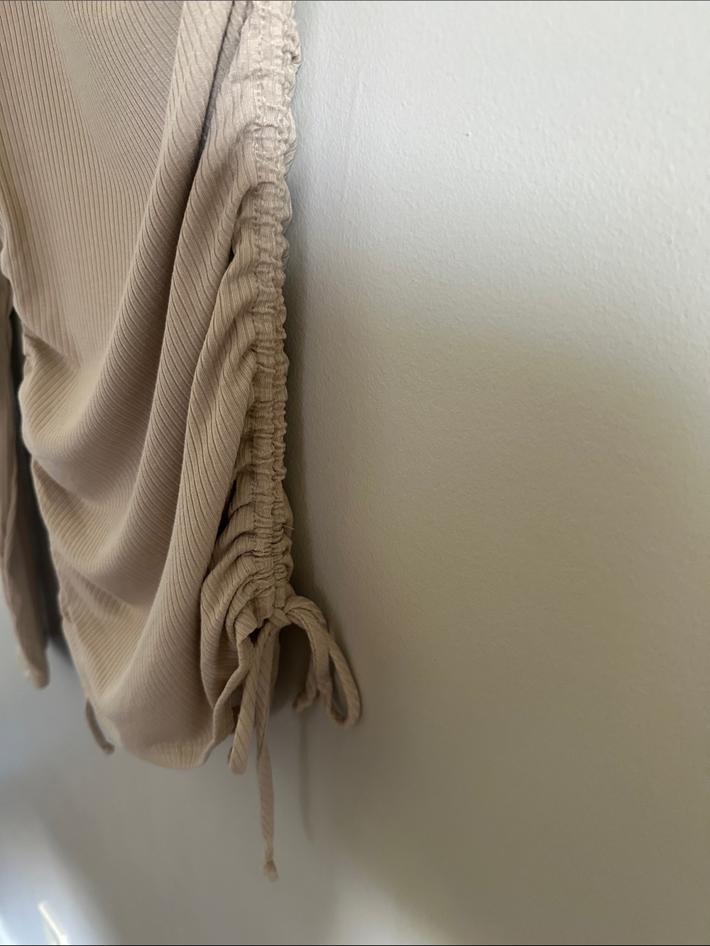 NWT Ribbed fabrication ruched sides one sl… - Picture 10 of 11